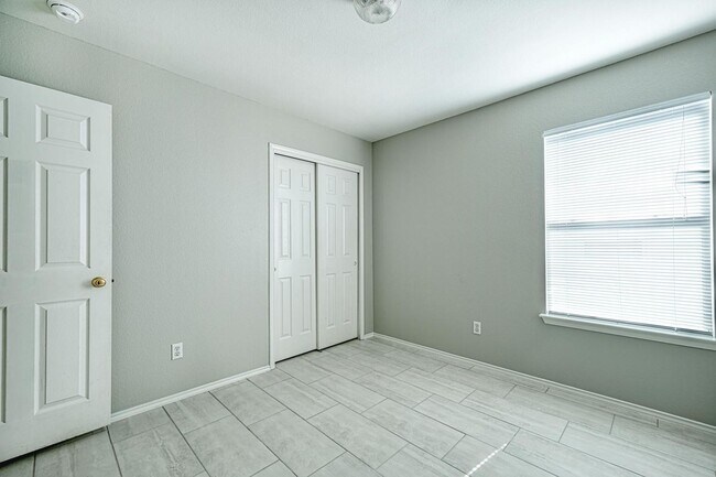 Building Photo - Great 3B/2B home in Austin Colony!