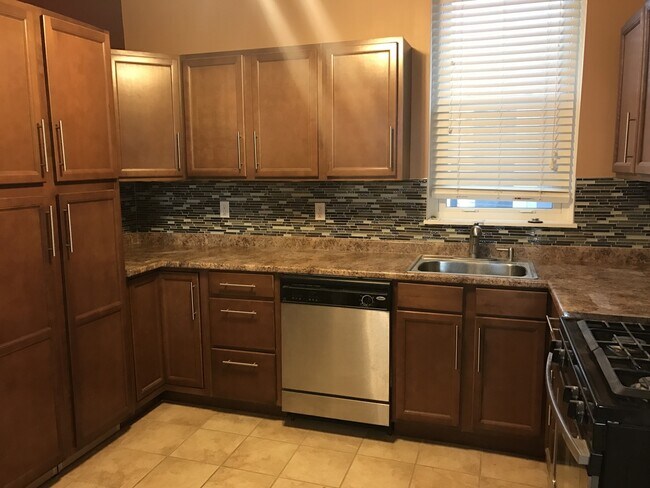 Building Photo - Beautiful renovated home