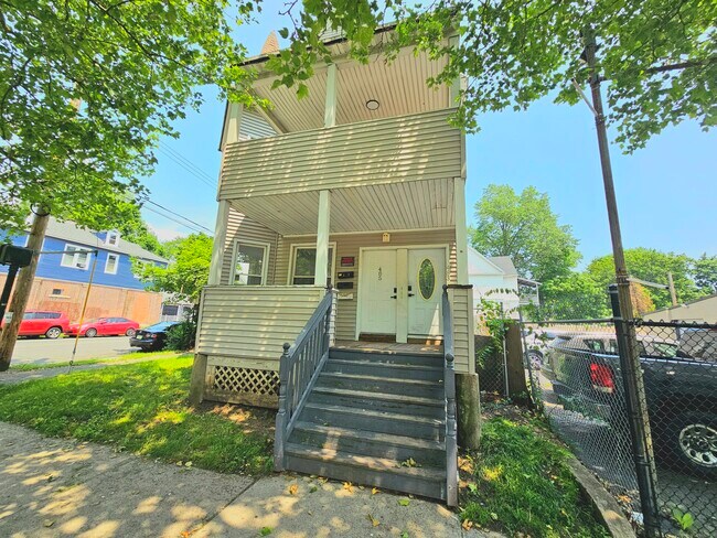 Primary Photo - 483 Ferry St