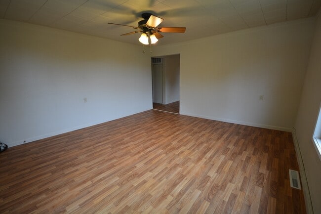 Building Photo - Rent this 2 Bedroom house with a 1 car garage.