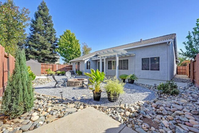 Building Photo - 238 St Tropez Ln