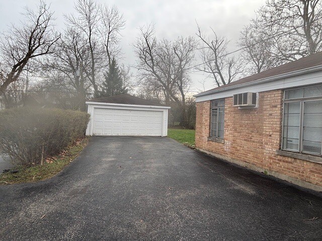 Building Photo - 2223 Hawthorne Rd