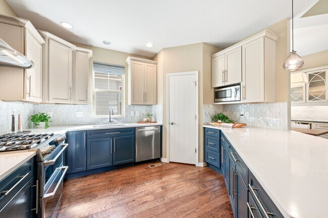 Building Photo - 742 Meadowlark Ln