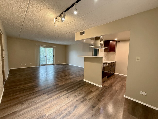 Building Photo - 3851 N Parkway Dr