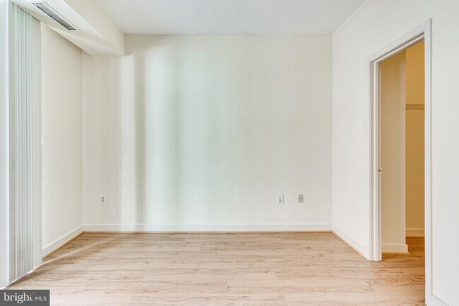 Building Photo - 955 26th St NW