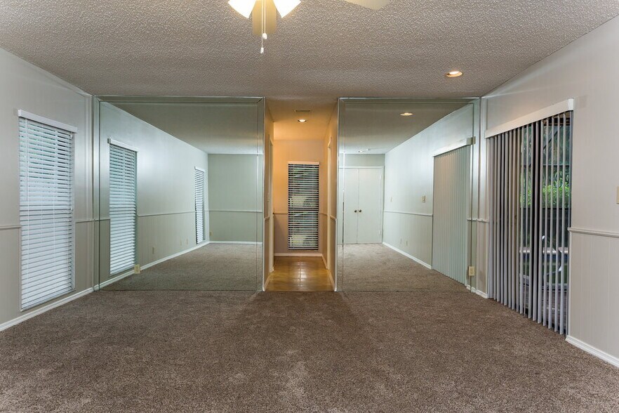 Building Photo - 21074 Shady Vista Ln