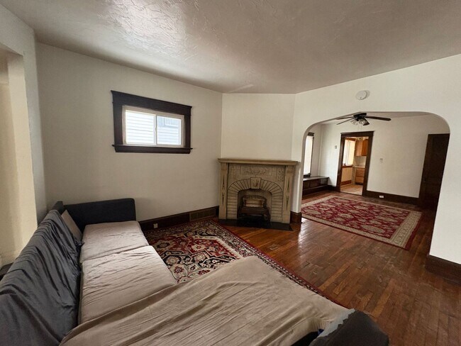 Building Photo - 9402 Pierpont Ave