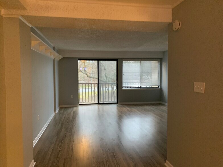 Building Photo - 231 Canal Park Dr