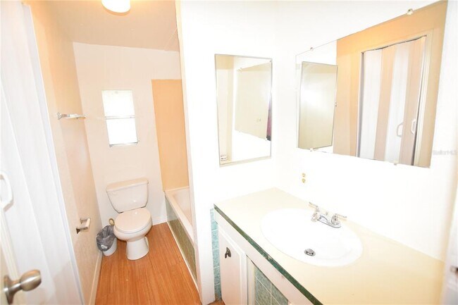 Building Photo - 820 Gee Creek Ct