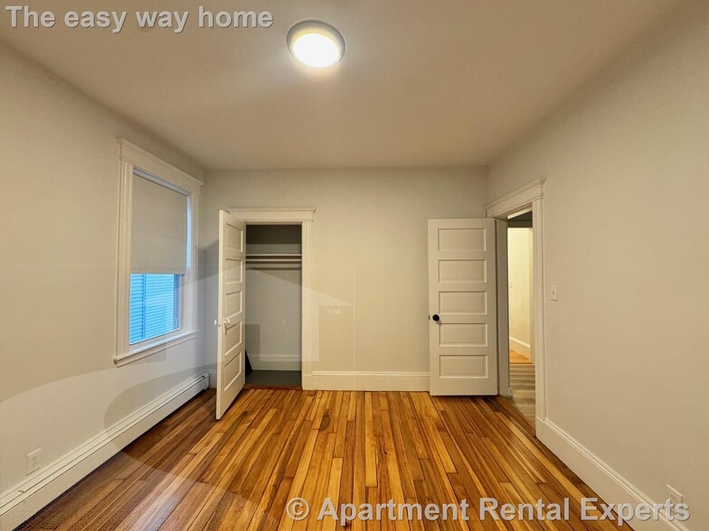 Building Photo - 136 Sharon St