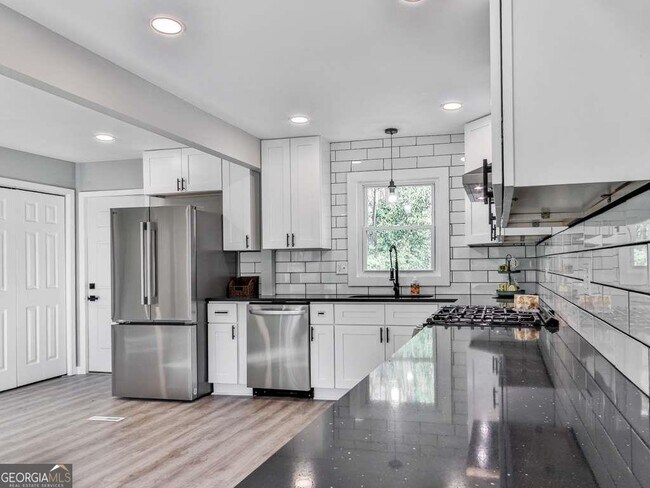 Building Photo - 5205 Silhouette Ln SW