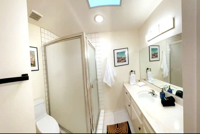 Building Photo - 2303 Los Patos Dr