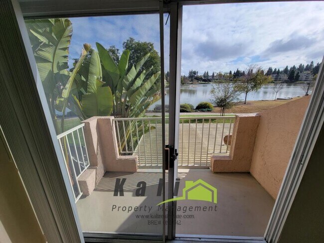 Building Photo - 2096 Northshore Dr