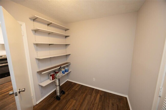 Building Photo - 753 Mary Ethel Dr