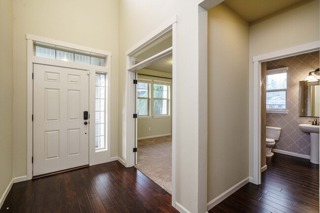 Building Photo - March Move In Special $500 Off Move In Fee...