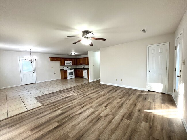 Building Photo - 97 Pecan St