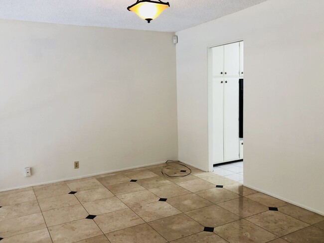 Building Photo - Arcadia 3 Bedroom Condominium – Marble Flo...