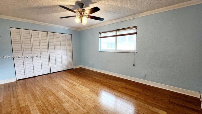 Building Photo - 6516 SW 41st Ct