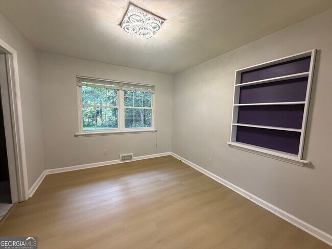 Building Photo - 2726 Hollywood Dr