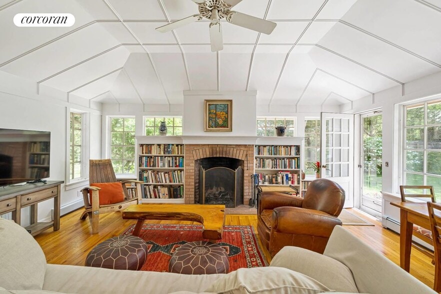 Building Photo - 179 Redwood Rd