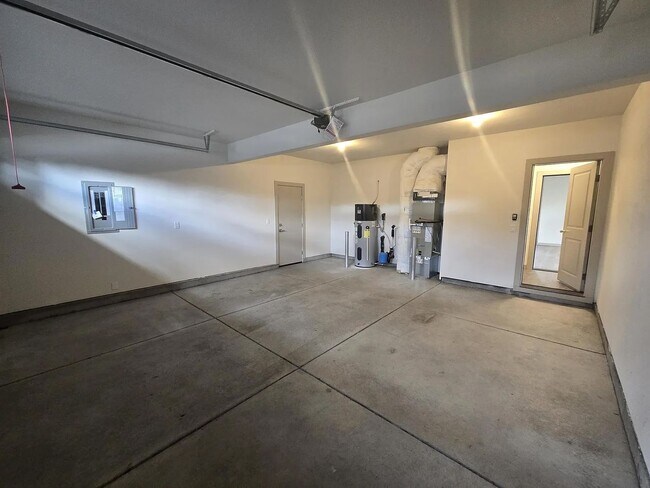 Building Photo - YECK-683