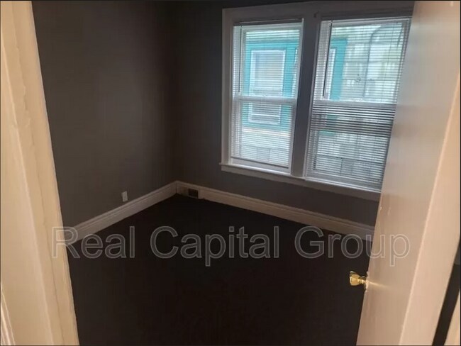 Building Photo - 408 Woodlawn Ave