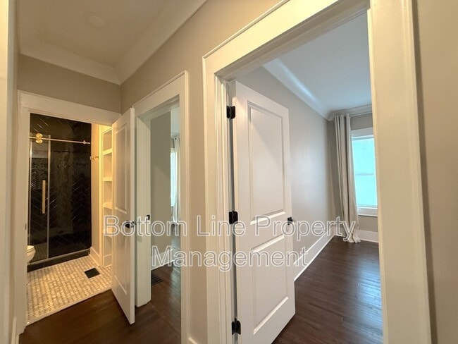 Building Photo - 621 S Summit Ave