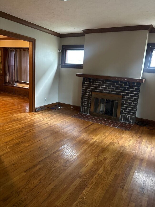 Building Photo - Edgewood2179