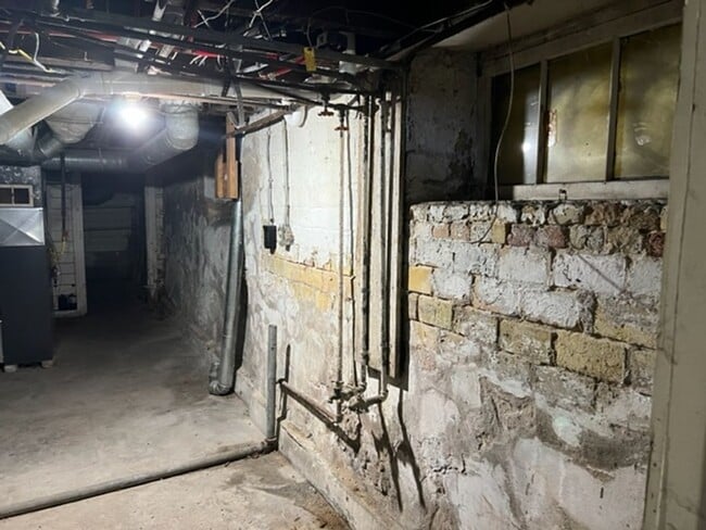 Building Photo - 654 Jefferson St