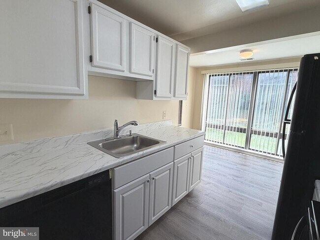 Building Photo - 18131 Chalet Dr