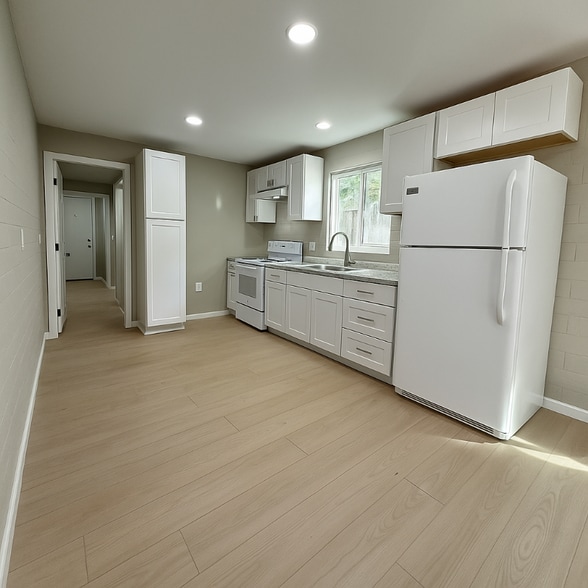 Primary Photo - 120 W Blacklidge Dr