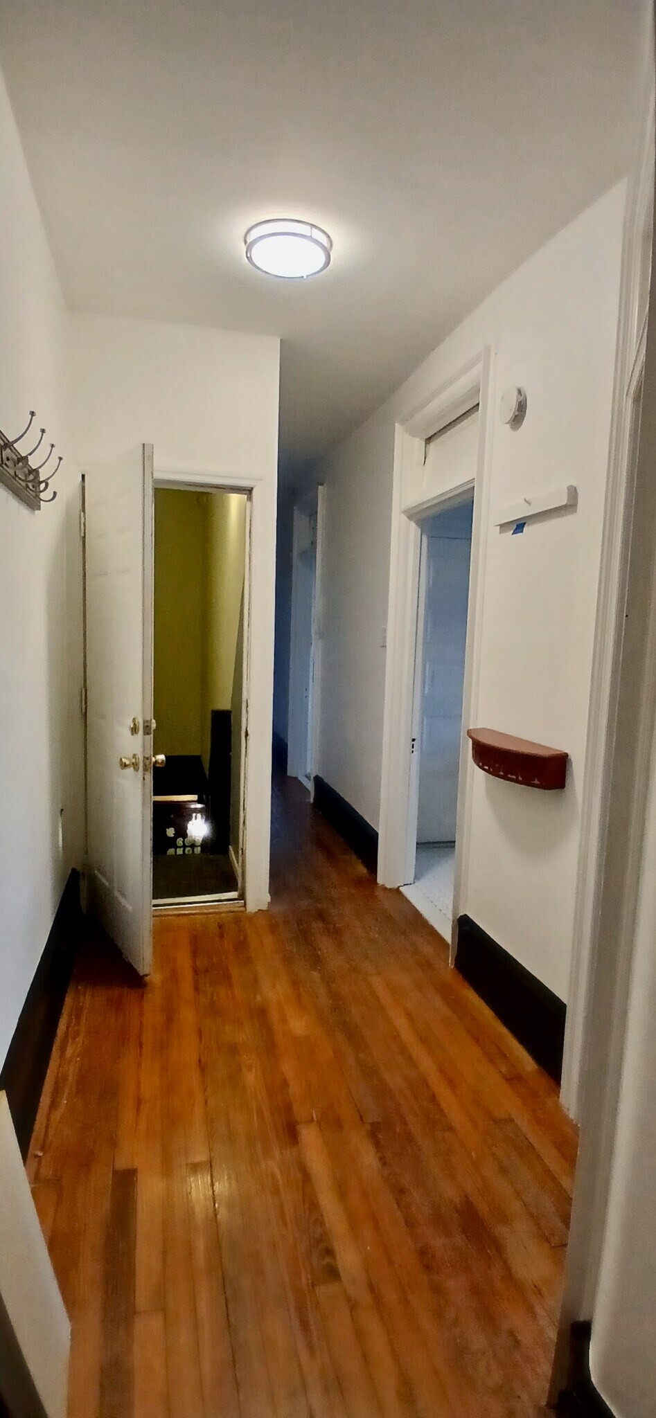 Entry way - 1720 Memorial Ave