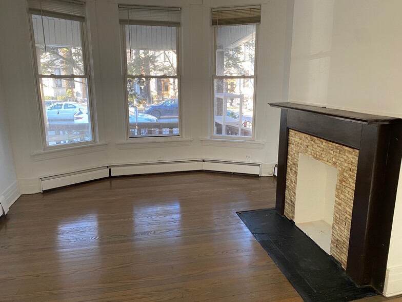 Primary Photo - 1515 W Wilson Ave
