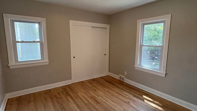 Building Photo - 2507 Brookview Blvd