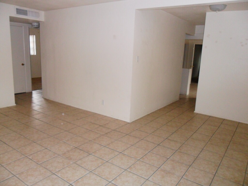 Building Photo - 1415 E Lee St