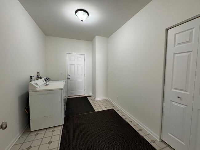 Building Photo - 405 Preserve Dr