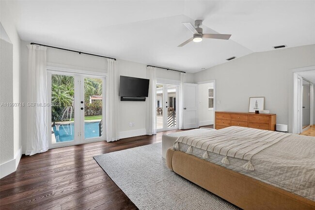 Building Photo - 3258 Riviera Dr