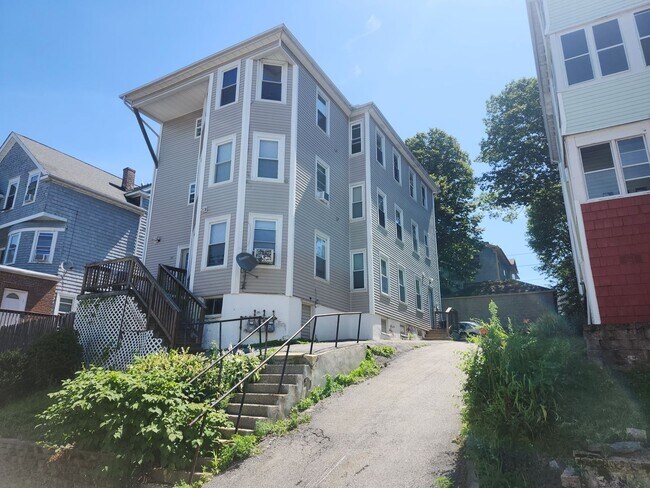 Primary Photo - 48 Everard St