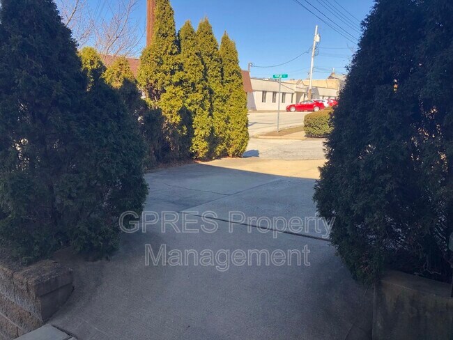 Building Photo - 357 Washington Ave