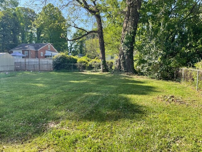 Building Photo - Adorable 3 bedroom 2 bath Ranch style home...
