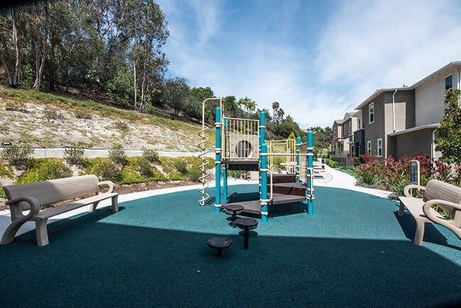 Building Photo - Charming 4 Bedroom 3.5 Bath in Carmel Mountain Ranch