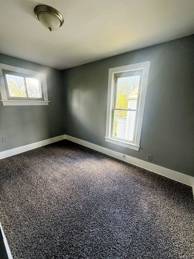 Building Photo - Spacious 4-Bedroom Home in North Canton – Prime Location