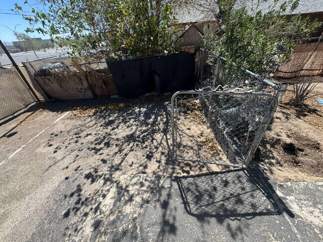 Building Photo - "Cozy 2-Bedroom Haven in North Las Vegas – 810 Sq Ft of Comfort on Harvard St!"
