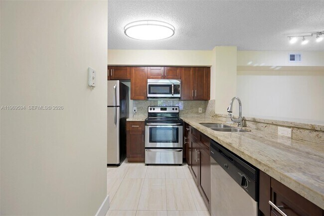 Building Photo - 530 S Park Rd