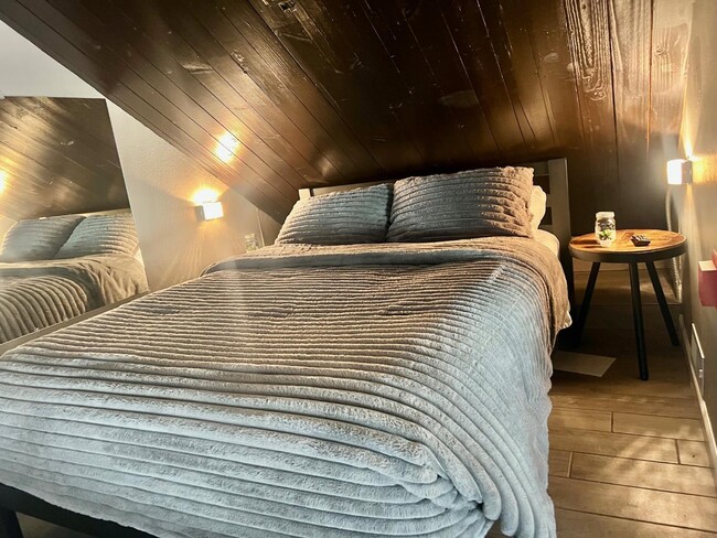 Building Photo - 497 Tahoe Keys Blvd