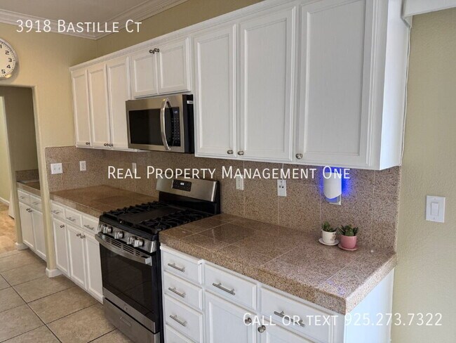Building Photo - 3918 Bastille Ct