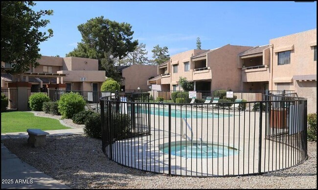 Building Photo - 10828 N Biltmore Dr