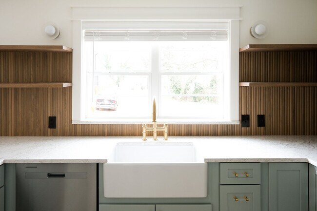 Building Photo - Custom Design Home in Greenville w/ Lawn C...