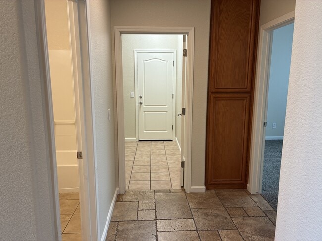 Building Photo - 3197 Dinkey Creek Ave