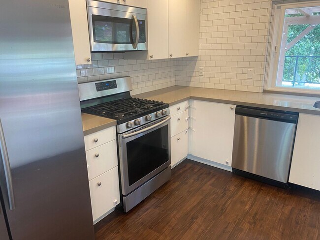 Building Photo - Mission Oaks